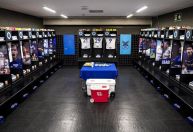 Cruzeiro cobre símbolos do Atlético-MG e customiza vestiário da Arena MRV