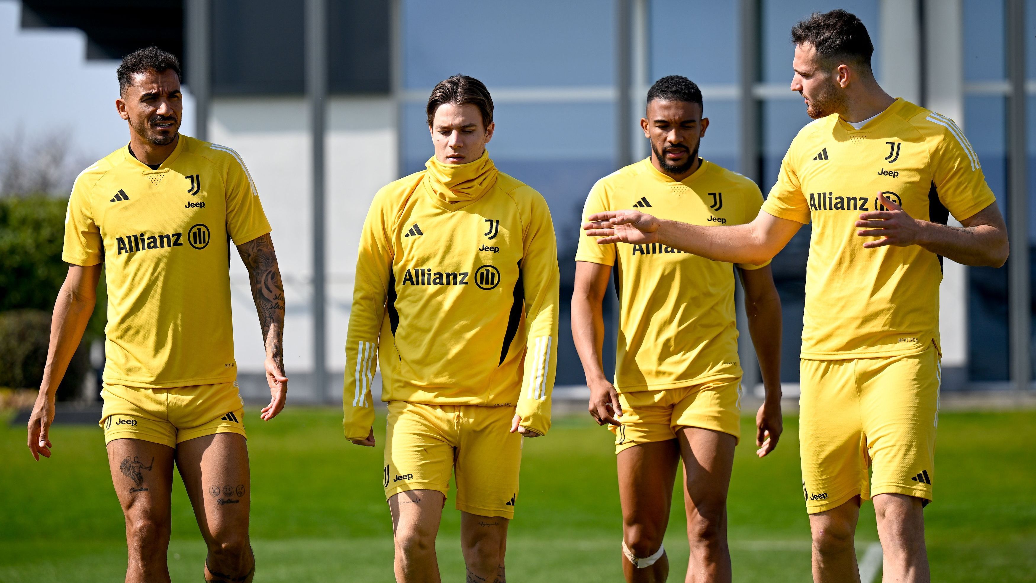 Treino Da Juventus - Danilo e Bremer