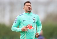 Após casos de Daniel Alves e Robinho, capitão da Seleção se pronuncia