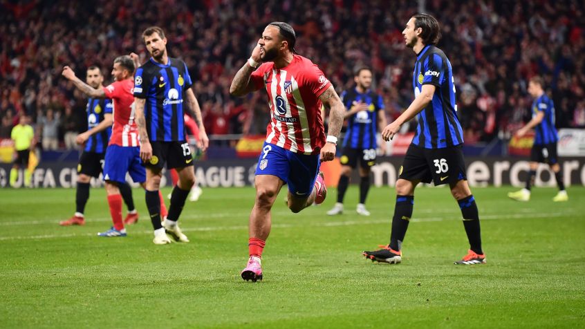 Depay comemora o gol que levou a partida entre Atlético de Madrid e Inter de Milão para a prorrogação • Denis Doyle/Getty Images