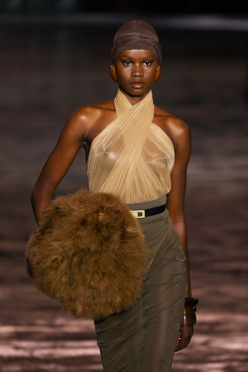 Desfile da Saint Laurent na Paris Fashion Week 2024 / Marc Piasecki/WireImage