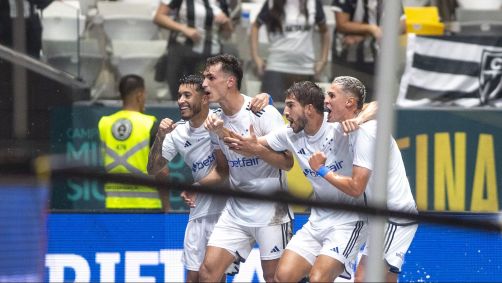 Juan Dinenno comemora empate contra o Atlético-MG na Arena MRV
