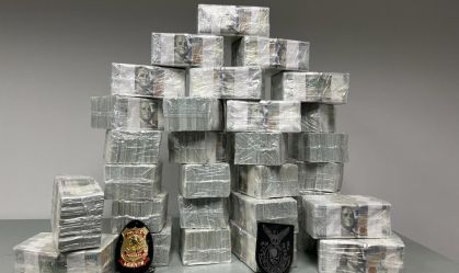 Montanha de dólar: Em parede falsa, PF encontra US$ 3 milhões em operação contra lavagem de dinheiro