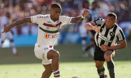 Douglas Costa rescinde e não é mais jogador do Fluminense