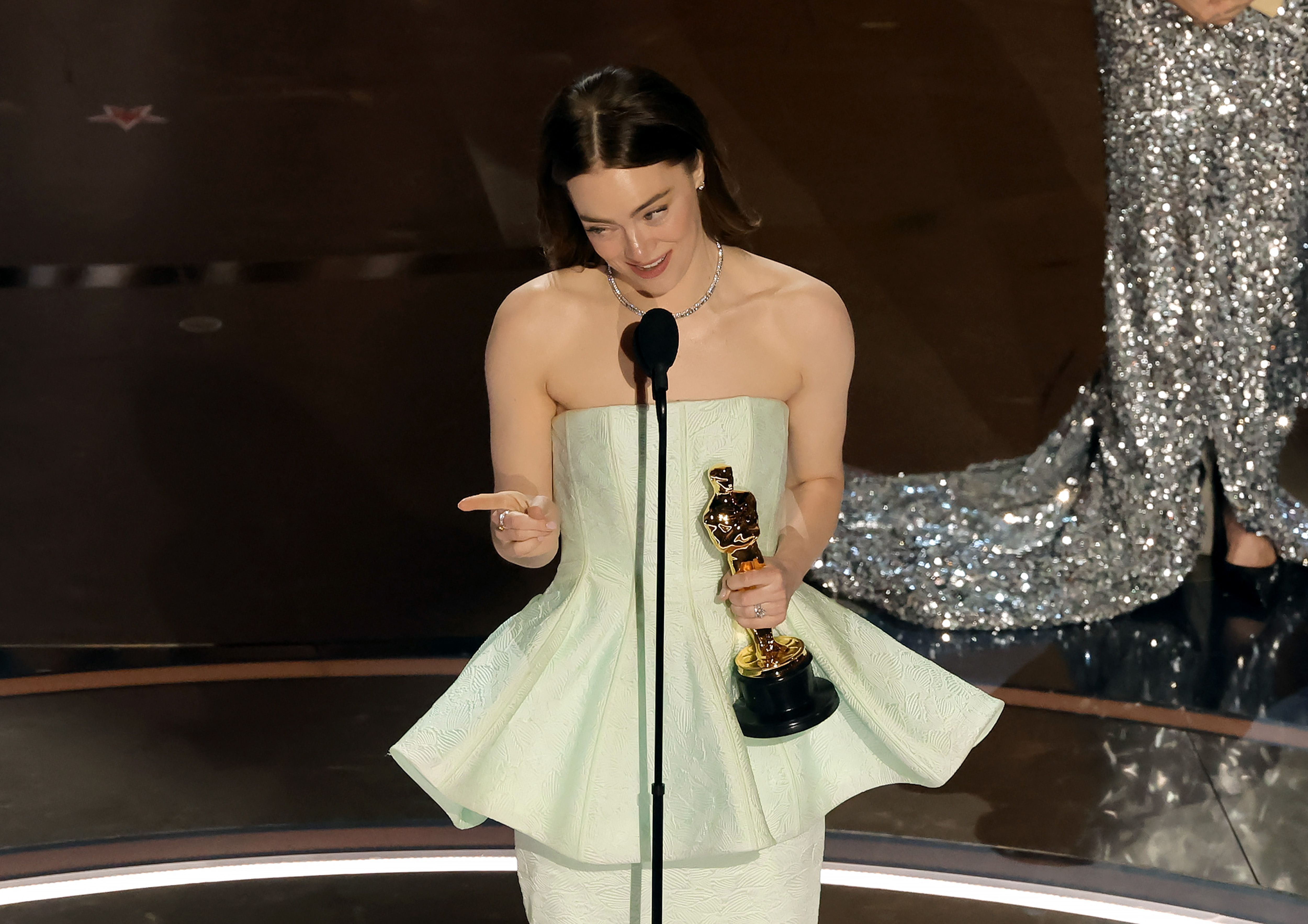 Oscar 2024: Emma Stone vence prêmio de “Melhor Atriz” por “Pobres Criaturas”