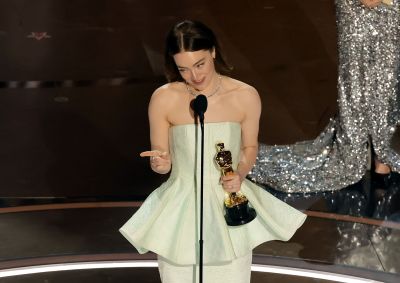 Oscar 2024: Emma Stone vence prêmio de “Melhor Atriz” por “Pobres Criaturas”