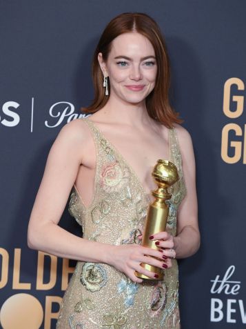 Emma Stone no Globo de Ouro 2024 / Steve Granitz/FilmMagic