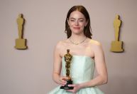 Emma Stone quebra tradição ao vencer Lily Gladstone no Oscar