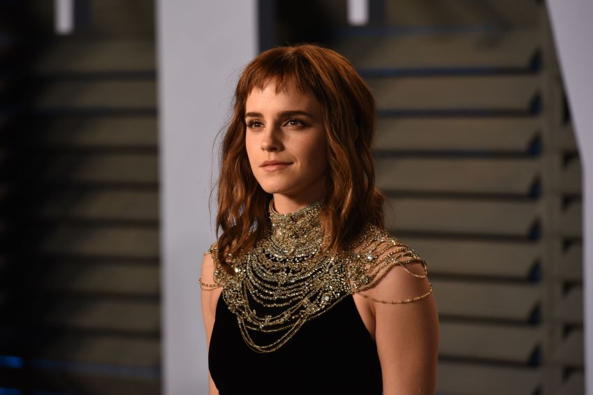 Em 2018, Emma Watson usou um visual com uma micro franja / Presley Ann/Patrick McMullan via Getty Images