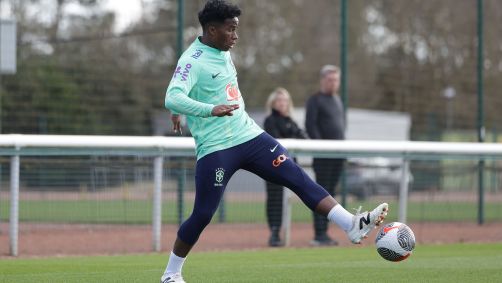 Endrick no treino do Brasil
