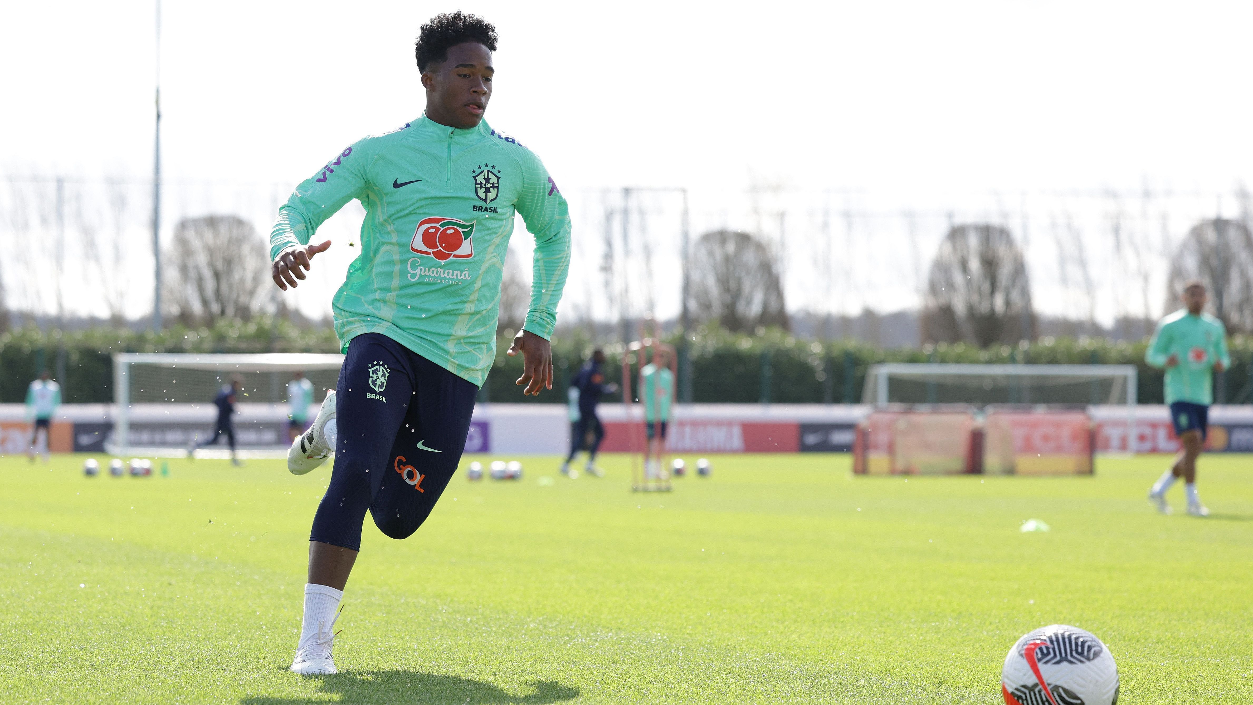 Endrick no treino do Brasil