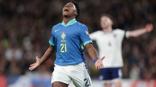Endrick comemora o gol do Brasil sobre a Inglaterra em Wembley
