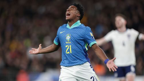 Endrick comemorando gol pela Seleção Brasileira sobre a Inglaterra em amistoso