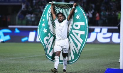 Endrick comemora gol contra o Novorizontino