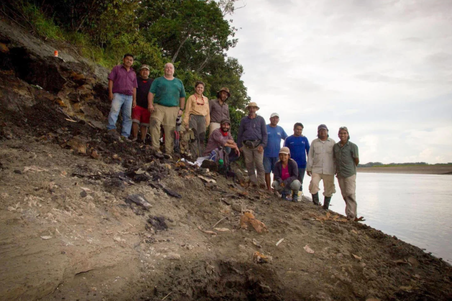 Uma equipe internacional de pesquisadores descobriu o fóssil durante uma expedição de 2018 ao rio Napo, no Peru / Aldo Benites Palomino