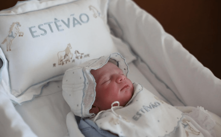 O menino é o sexto filho do casal Cazarré / Reprodução/Instagram