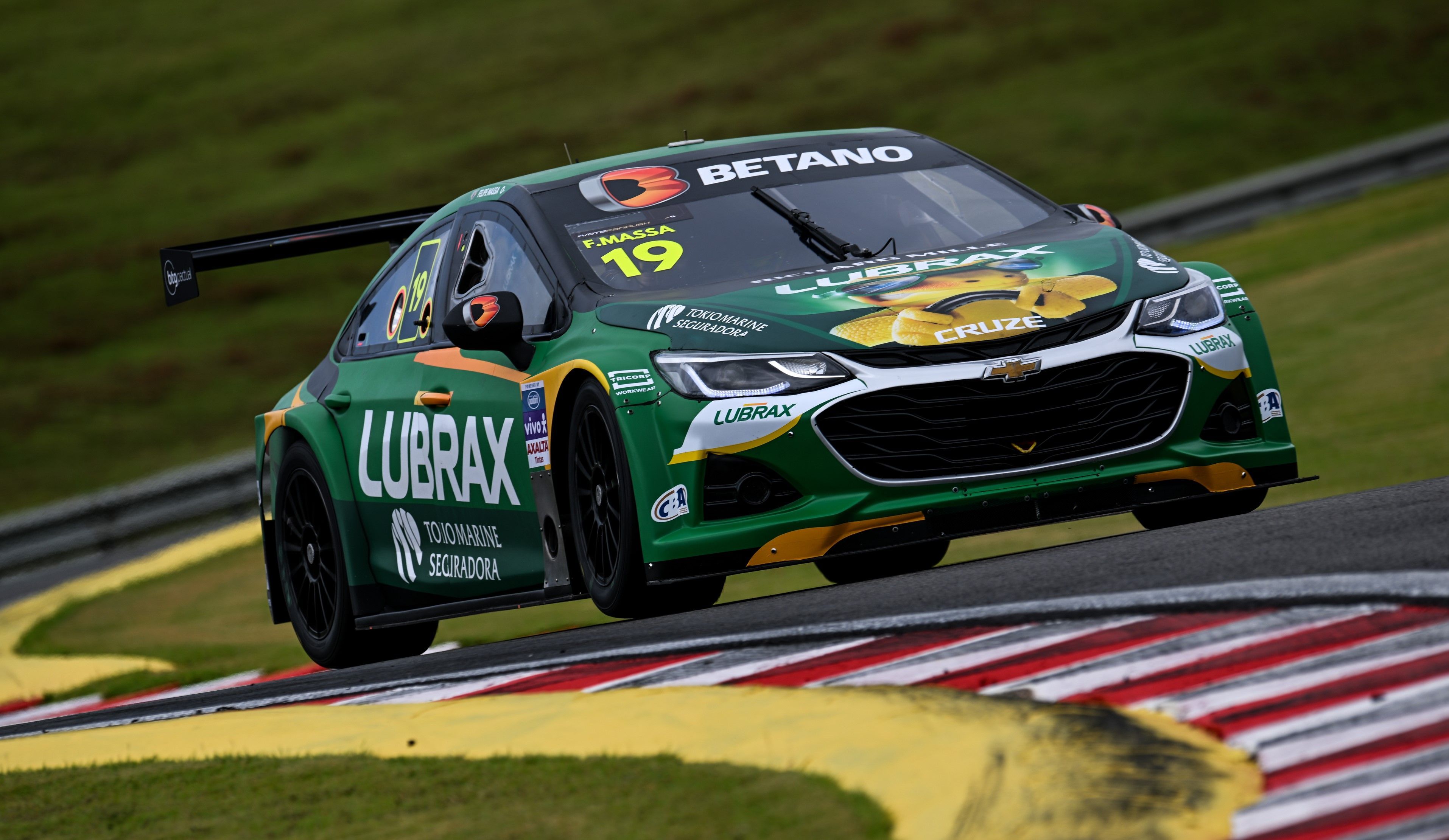 Com a vitória, Felipe Massa assumiu a liderança do campeonato
