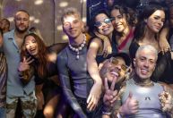 Anitta compartilha fotos dos famosos em sua festa de aniversário