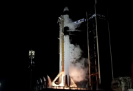 Nasa e SpaceX lançam foguete com quatro tripulantes para missão espacial de longa duração