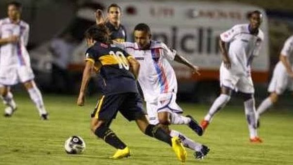 Fortaleza e Boca Juniors disputaram um amistoso em 2010, no antigo Castelão