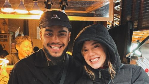 Francisco Gil e Alice Wegmann estão viajando no Japão