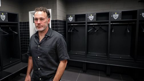 Gabriel Milito conhecendo as dependências do CT do Atlético-MG