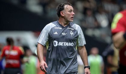 Zaracho revela que Milito torceu para o Cruzeiro na final da Sul-Americana