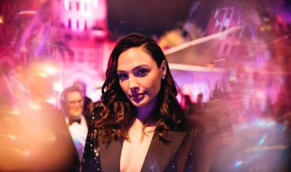 Às vésperas de "Branca de Neve", Gal Gadot ganha estrela na Calçada da Fama