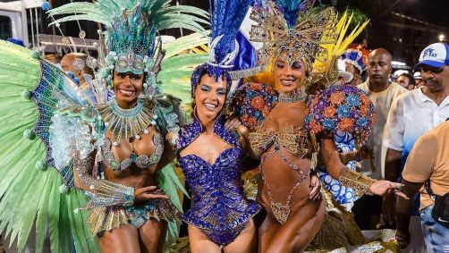 Giovanna Lancellotti, Brunna Gonçalves e Carla Cachoeira desfilaram com a Beija-Flor na avenida Mirandela, em Nilópolis