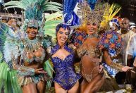 Giovanna Lancellotti e Brunna Gonçalves desfilam em Nilópolis com a Beija-Flor