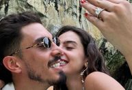 Giovanna Lancellotti e Gabriel David anunciam noivado em viagem à Tailândia