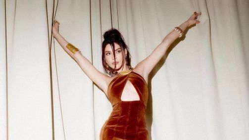 GKay prestigia desfile da Schiaparelli na Semana de Moda de Paris