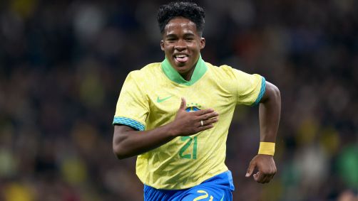 Endrick comemora o gol do empate do Brasil contra a Espanha