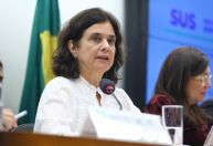 Pressionada, ministra da Saúde fará viagens com Lula para promover ações da pasta