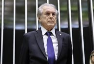 Sob pressão, Bivar diz à CNN que não renunciará ao comando do União Brasil