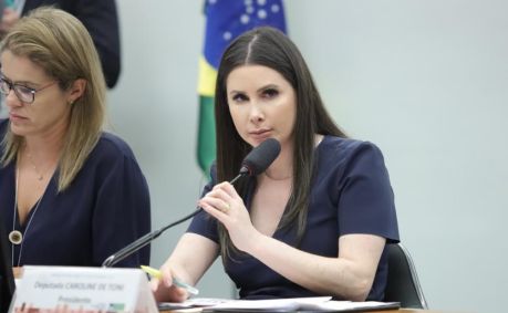 A deputada federal Caroline de Toni (PL-SC) comandou sua primeira sessão como presidente da Comissão de Constituição e Justiça (CCJ) da Câmara
