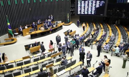 Uso de IA e deepfakes para constranger mulheres poderá dar até 4 anos de cadeia, prevê projeto