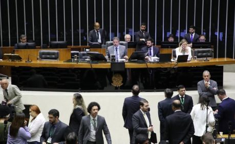 O presidente da Câmara, Arthur Lira (PP-AL), comanda sessão no plenário da Casa