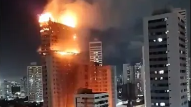 Incêndio de grandes proporções atinge prédio em construção em Recife