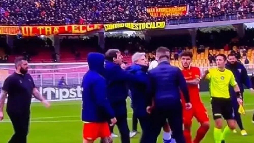 Técnico deu uma cabeçada em jogador adversário no futebol italiano