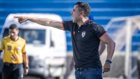 Jair Ventura: técnico do Atlético-GO
