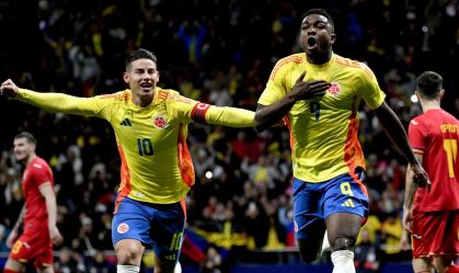James Rodriguez comemora gol da Colômbia