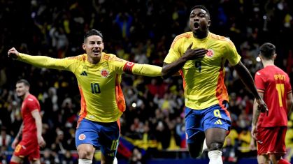 James Rodriguez comemora gol da Colômbia