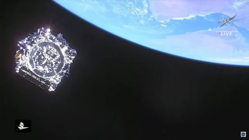 Pedaço do planeta Terra e visão do Telescópio no espaço