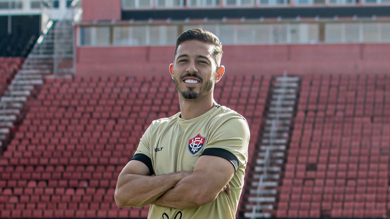 Jean Mota foi apresentado como reforço pelo Vitória
