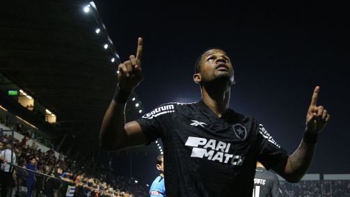 Júnior Santos retorna aos treinos do alvinegro