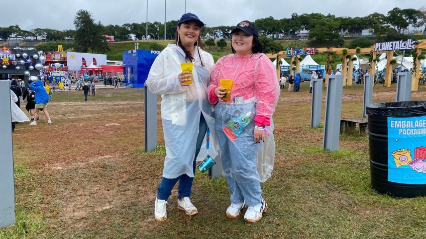 Amigas Kaendra (à esquerda) e Arissa no Lollapalooza / Flávio Ismerim/CNN