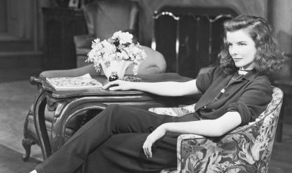 Katharine Hepburn revolucionou a moda e escandalizou os EUA ao usar calças