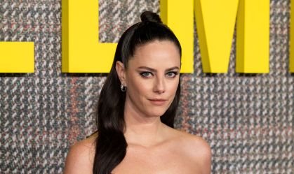Kaya Scodelario se torna fã de Taylor Swift após ganhar ingresso de presente