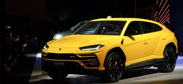 Lamborghini Urus revelado no Salão de Genebra na cor amarela